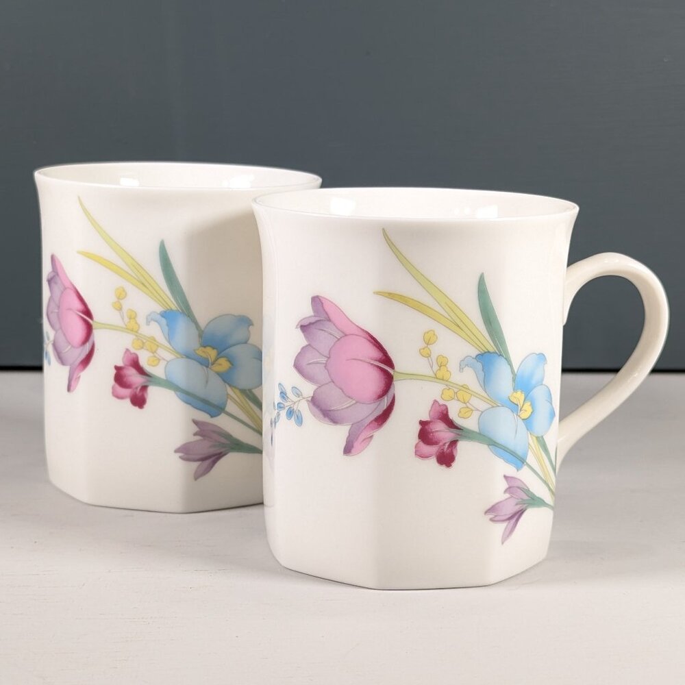 Set of 2 NEW BONE ORIGINAL porcelain coffee mugs, floral tea mugs made in Japan
